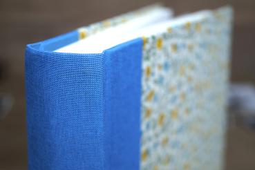 Sturdy light blue linen photo album Mitzi by spelling